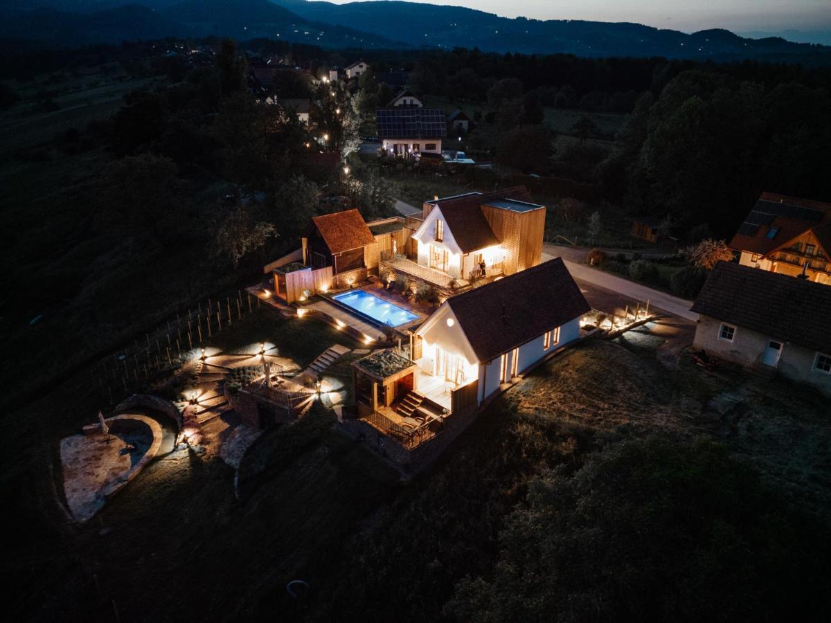 Am Wildbachberg - Luxus Ferienhaeuser Mit Infinitypool, Privatsauna Und Weinkeller Deutschlandsberg Bagian luar foto