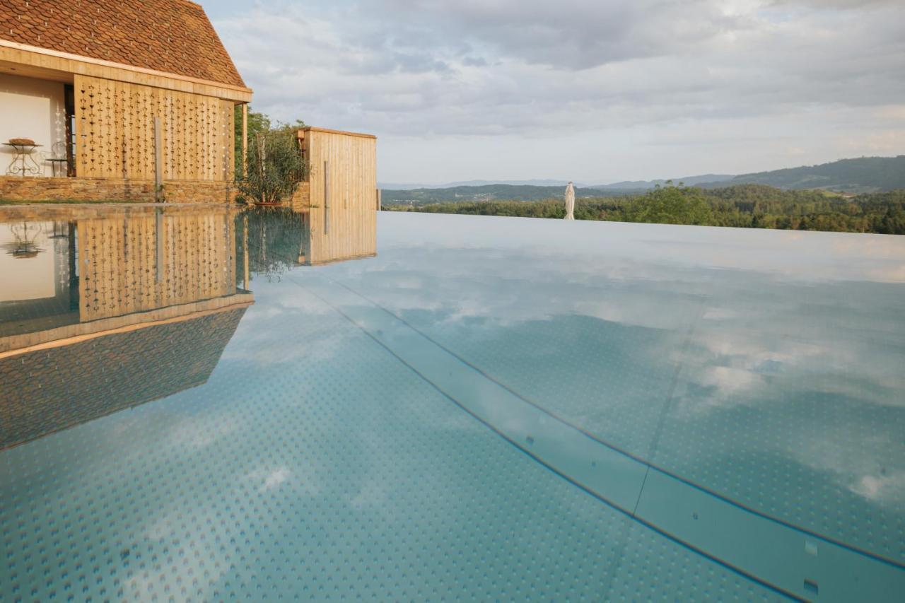 Am Wildbachberg - Luxus Ferienhaeuser Mit Infinitypool, Privatsauna Und Weinkeller Deutschlandsberg Bagian luar foto