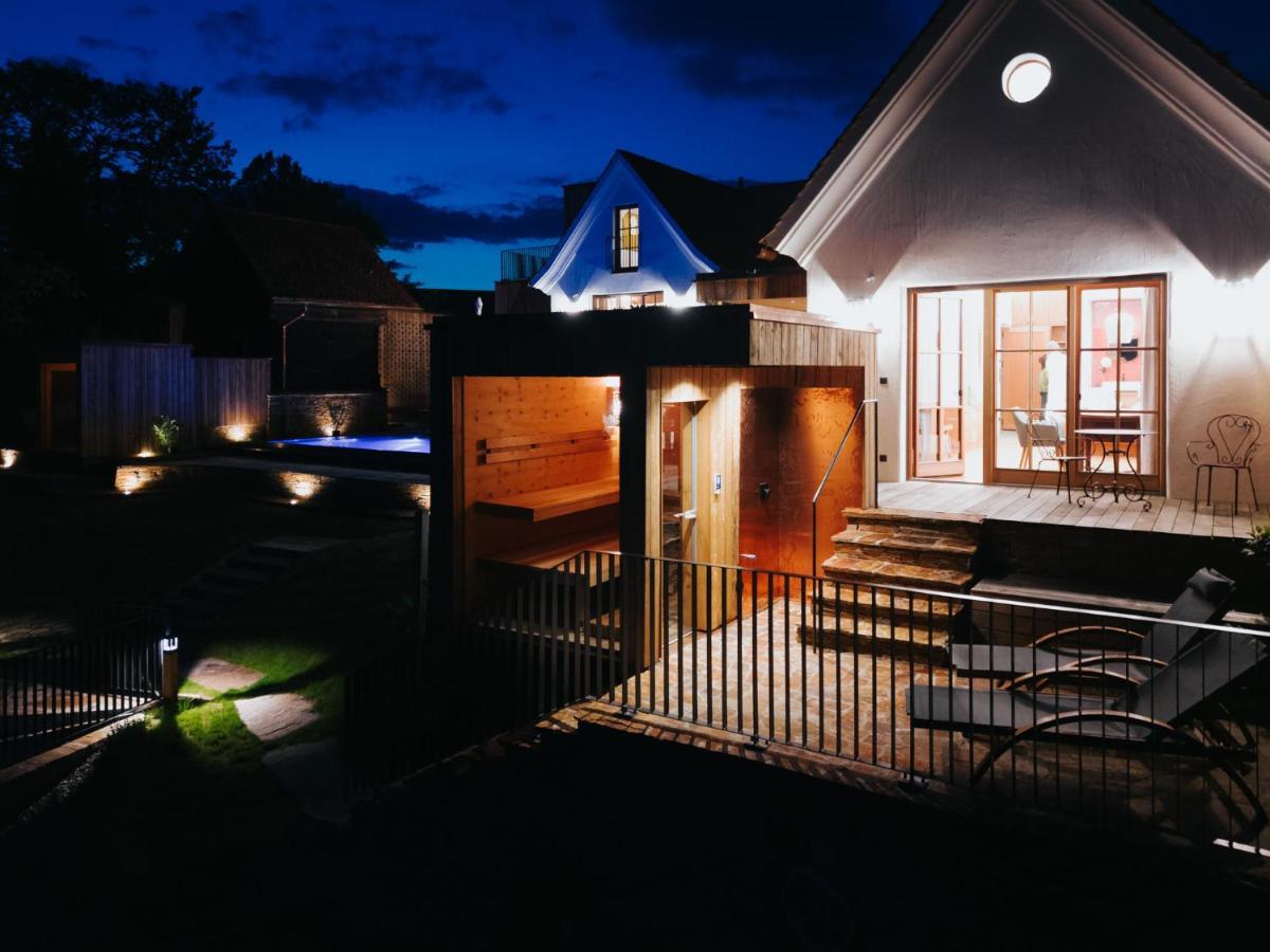 Am Wildbachberg - Luxus Ferienhaeuser Mit Infinitypool, Privatsauna Und Weinkeller Deutschlandsberg Bagian luar foto