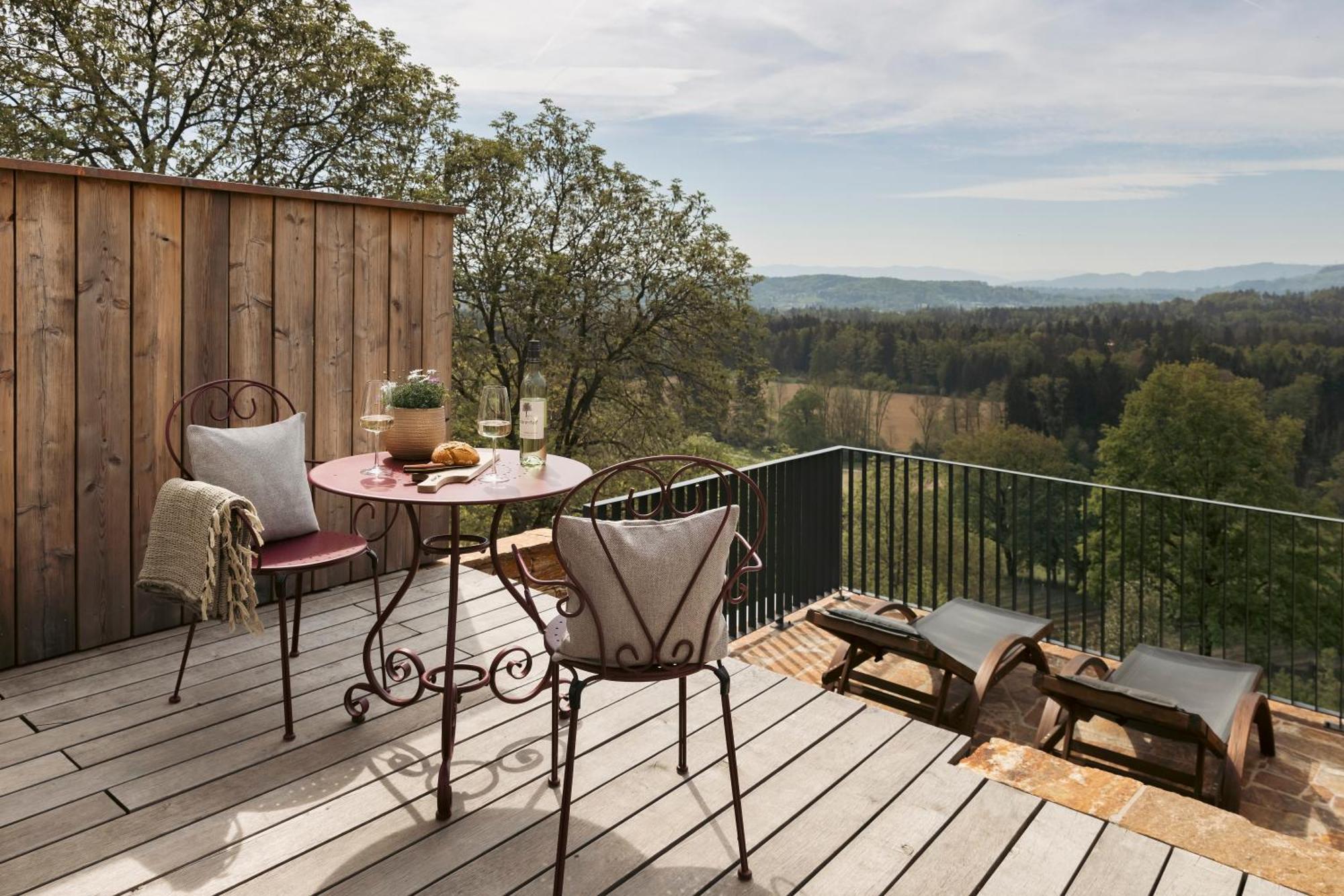 Am Wildbachberg - Luxus Ferienhaeuser Mit Infinitypool, Privatsauna Und Weinkeller Deutschlandsberg Bagian luar foto